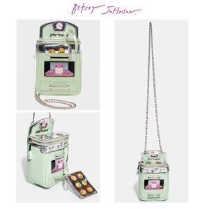 NWT Betsey J.💋BAKE IT LIKE BETSEY OVEN Faux Patent Leather Crossbody Bag